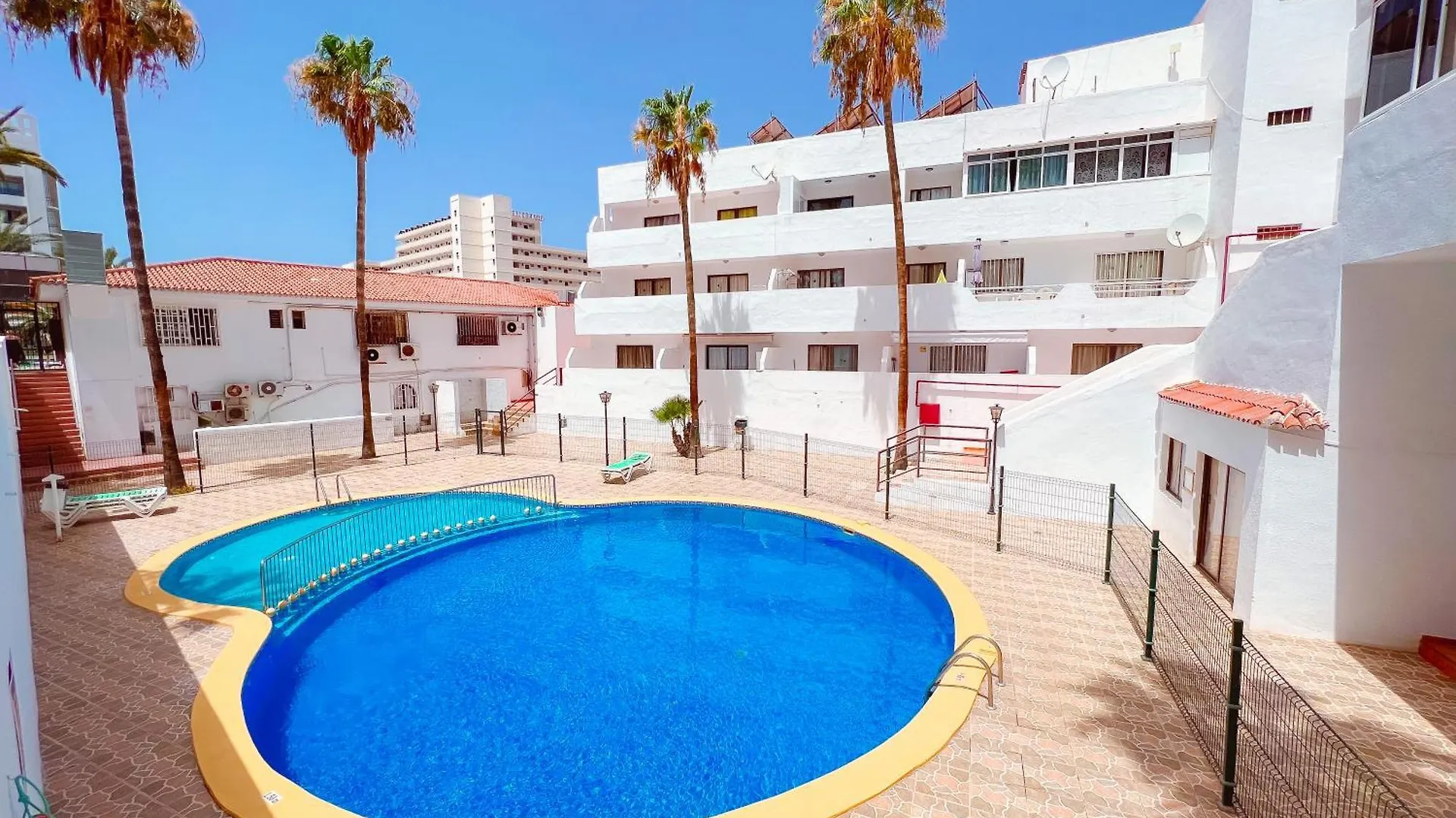 1 Bedroom Apartment In Parque Cattleya, Playa De Las Americas Arona