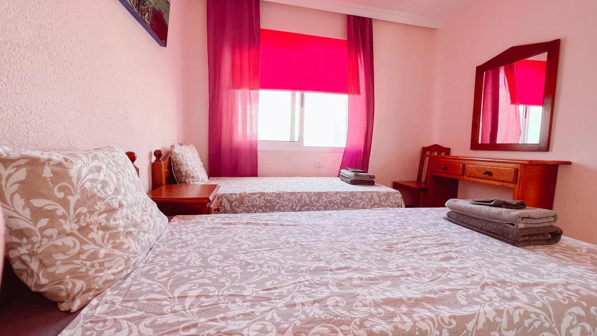 1 Bedroom Apartment In Parque Cattleya, Playa De Las Americas Arona
